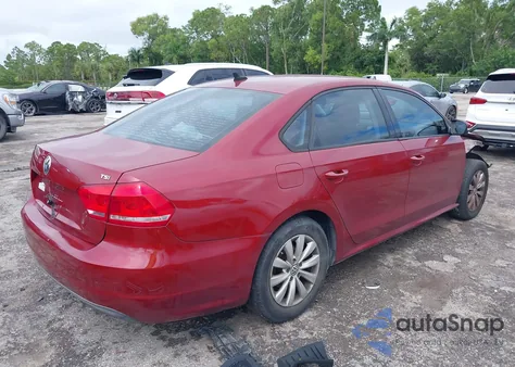 2015 Volkswagen Passat 1.8T Wolfsburg Edition z USA, uszkodzony, nr VIN 1VWAT7A37FC047608